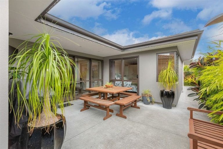 Photo of property in 12 Waitaki Way, Poraiti, Napier, 4112