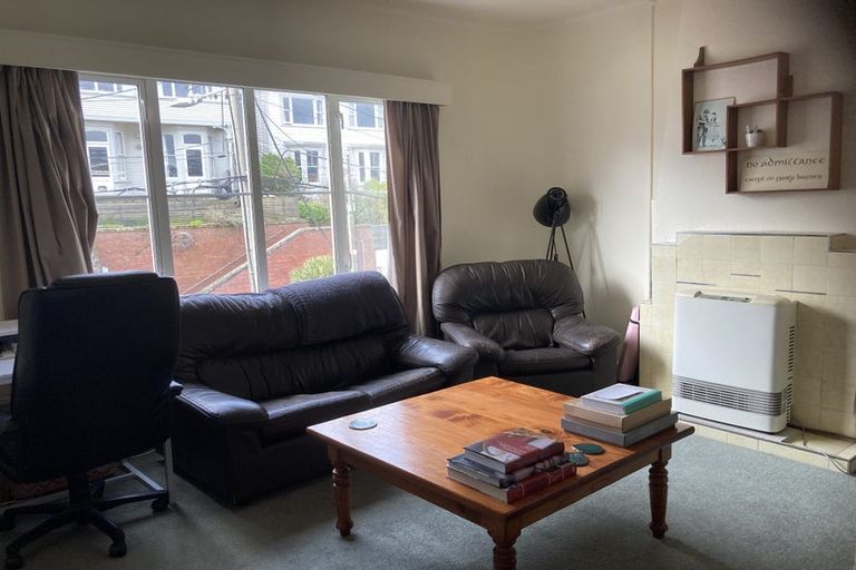 Photo of property in Hamilton Flats, 4/9 Hawker Street, Mount Victoria, Wellington, 6011