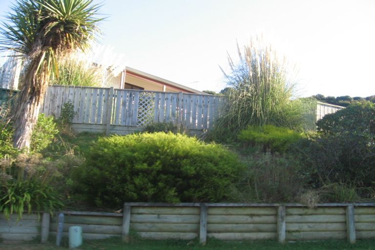 Photo of property in 13 Seagull Place, Whitby, Porirua, 5024