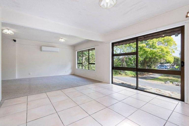 Photo of property in 13 Reynolds Place, Torbay, Auckland, 0630