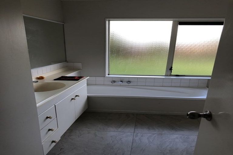 Photo of property in 27 Sheriff Place, Randwick Park, Auckland, 2105