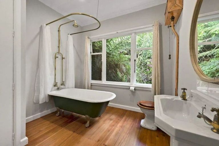 Photo of property in 15 Ferry Road, Days Bay, Lower Hutt, 5013