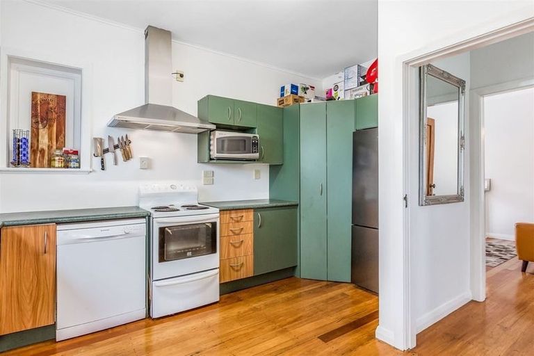 Photo of property in 4 Rodney Street, Northland, Wellington, 6012