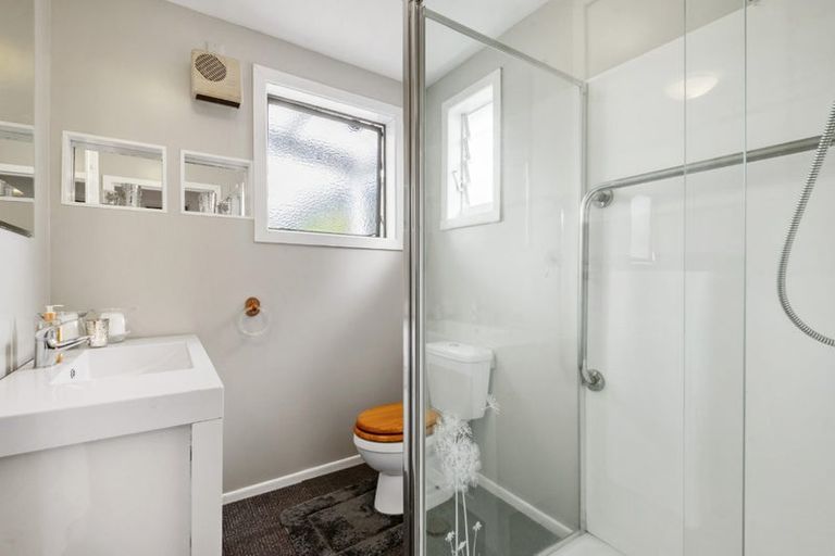 Photo of property in 13b Otanerua Road, Hatfields Beach, Orewa, 0931