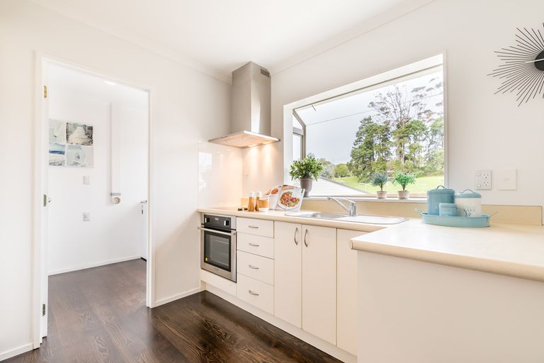 Photo of property in 27 Loughanure Place, Massey, Auckland, 0614