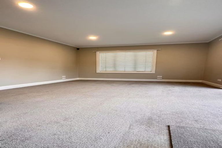 Photo of property in 60 Marine Parade, Mellons Bay, Auckland, 2014