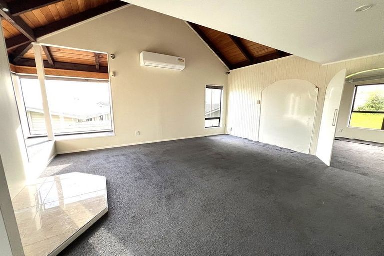 Photo of property in 22 Goodwood Drive, Goodwood Heights, Auckland, 2105