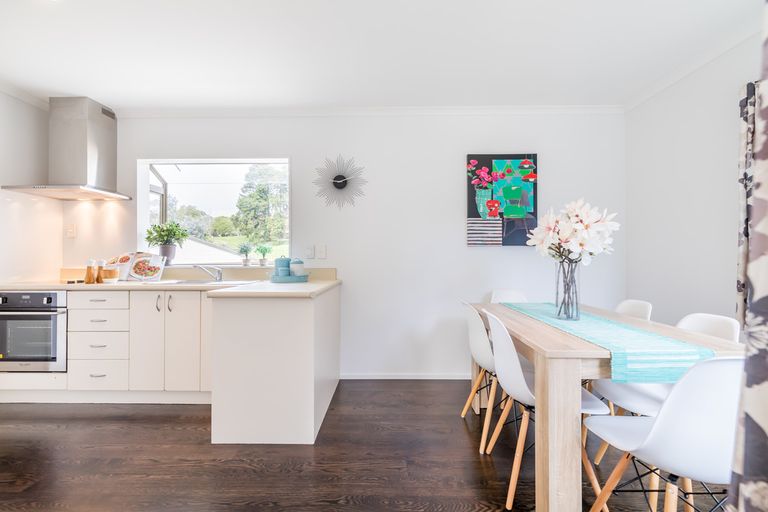 Photo of property in 27 Loughanure Place, Massey, Auckland, 0614