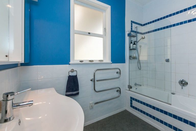 Photo of property in 17a Lincoln Road, Bluff Hill, Napier, 4110