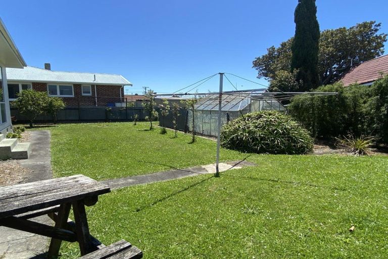 Photo of property in 3 Maratahu Street, Westown, New Plymouth, 4310