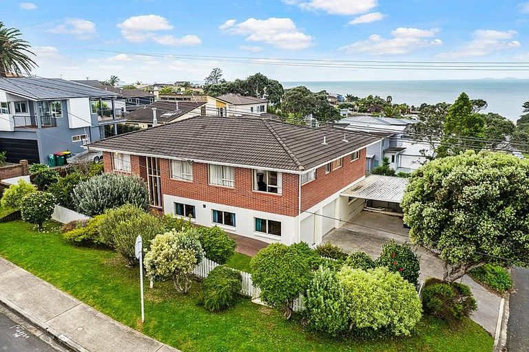 Photo of property in 26 Masterton Road, Rothesay Bay, Auckland, 0630