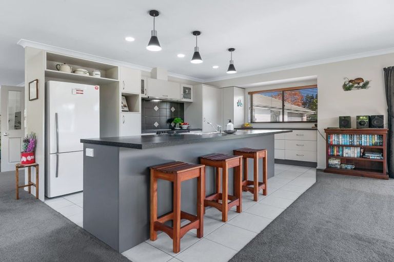 Photo of property in 47 Pohutukawa Drive, Levin, 5571