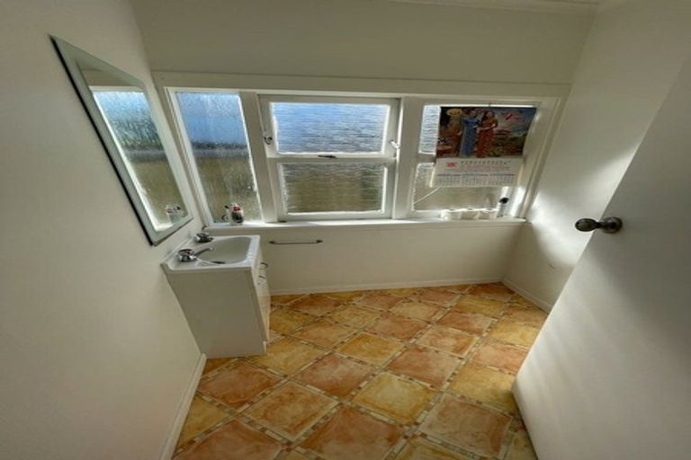 Photo of property in 155 Glenfield Road, Hillcrest, Auckland, 0626