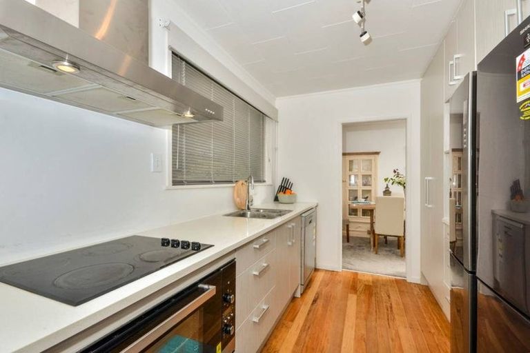 Photo of property in 1/36 Masterton Road, Rothesay Bay, Auckland, 0630