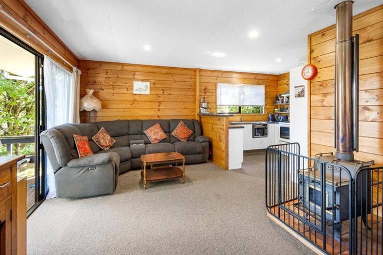 Photo of property in 9 Cliff Street, Coalgate, 7673