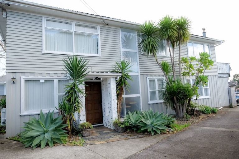 Photo of property in 9b Harrington Road, Henderson, Auckland, 0610