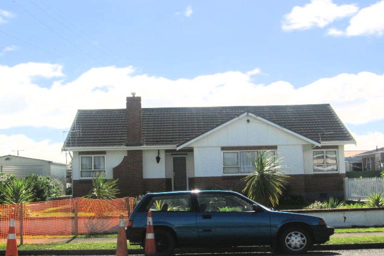 Photo of property in 16 Dinniss Avenue, Regent, Whangarei, 0112
