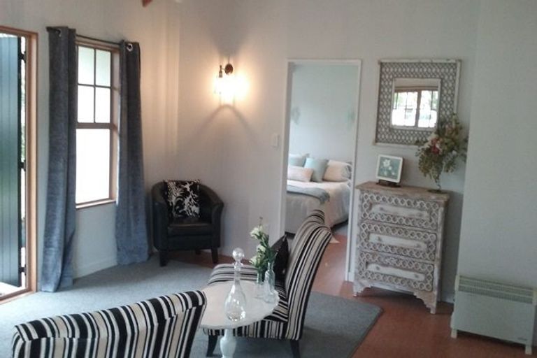 Photo of property in 5 Waicola Drive, Fitzherbert, Palmerston North, 4471