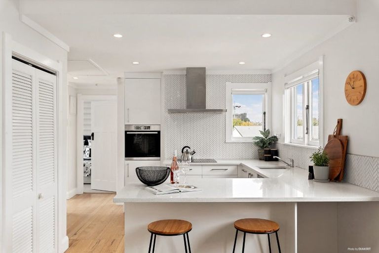 Photo of property in 20 Alberta Street, Point Chevalier, Auckland, 1022