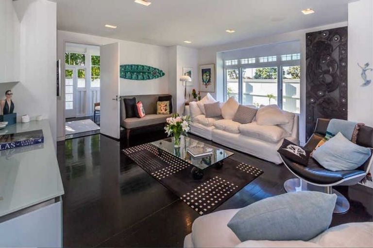 Photo of property in 100 Esplanade, Sumner, Christchurch, 8081