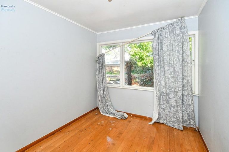 Photo of property in 114 Ennis Avenue, Pakuranga Heights, Auckland, 2010