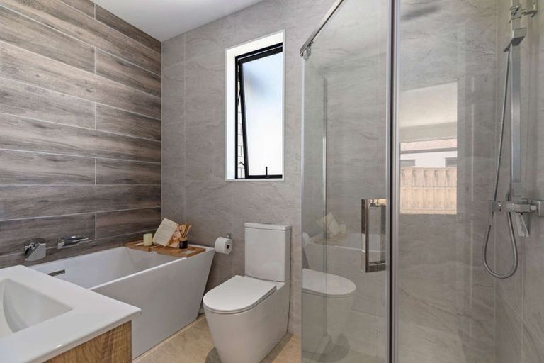 Photo of property in 2 Poutawa Lane, Clarks Beach, 2122