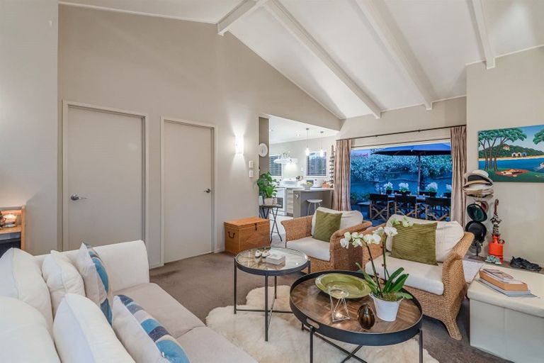 Photo of property in 1/15 Telephone Road, Birkenhead, Auckland, 0626