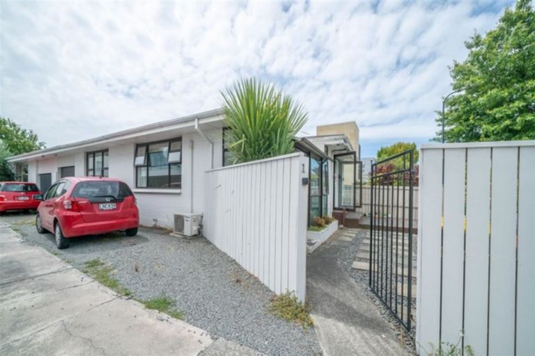 Photo of property in 1/111 Aikmans Road, Merivale, Christchurch, 8014