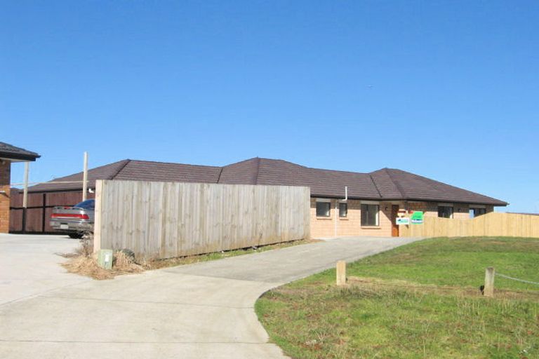 Photo of property in 22 Loughinisland Place, Weymouth, Auckland, 2103