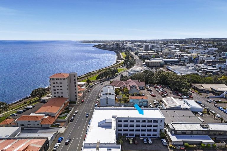 Photo of property in Devonport Apartments, 49/127 Saint Aubyn Street, New Plymouth, 4310