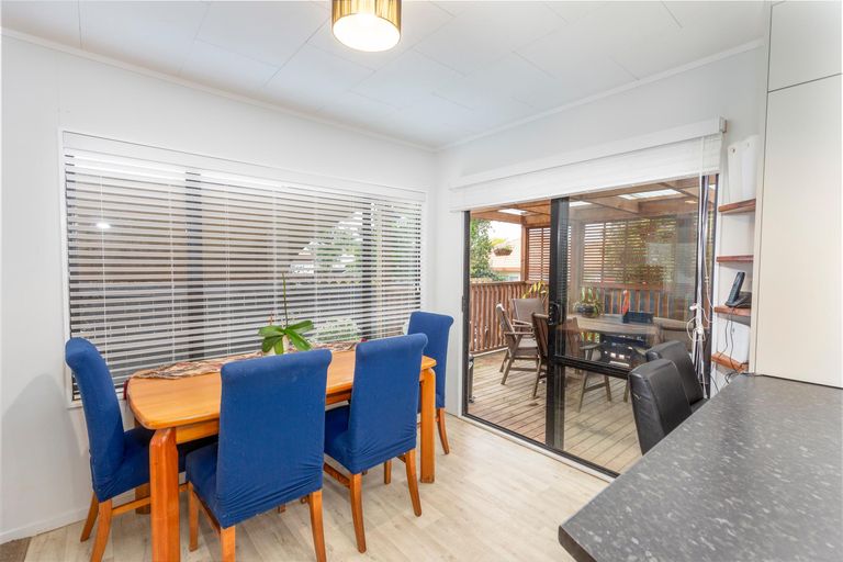 Photo of property in 37 Rosemead Place, Randwick Park, Auckland, 2105