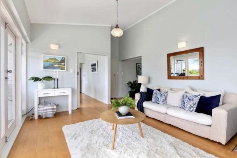 Photo of property in 2 Pine Hill Crescent, Browns Bay, Auckland, 0630