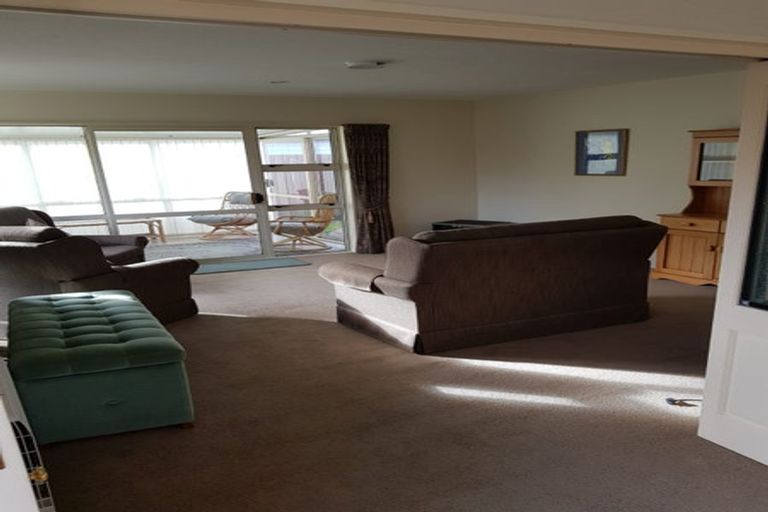 Photo of property in 2/15 Honeysuckle Place, Northcote, Christchurch, 8052