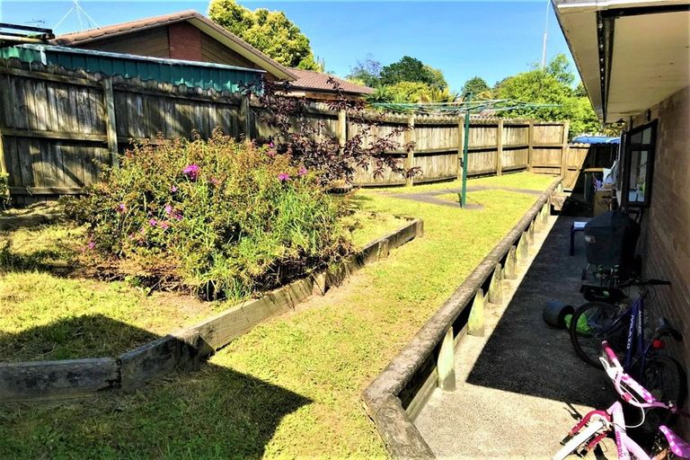 Photo of property in 2 Sherpa Place, Massey, Auckland, 0614