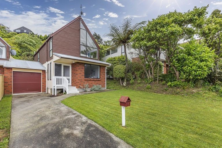 Photo of property in 84 Amapur Drive, Khandallah, Wellington, 6035