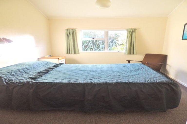 Photo of property in 5 Glen Alton Avenue, Paparangi, Wellington, 6037