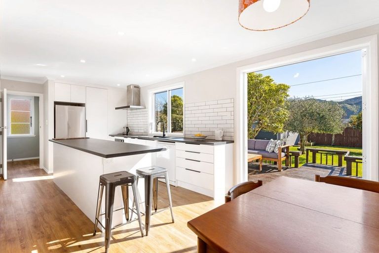 Photo of property in 32 Heretaunga Square, Silverstream, Upper Hutt, 5019