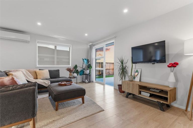 Photo of property in 103 Station Road, Kumeu, 0891