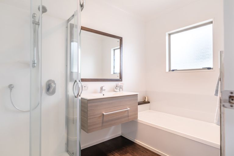 Photo of property in 27 Loughanure Place, Massey, Auckland, 0614