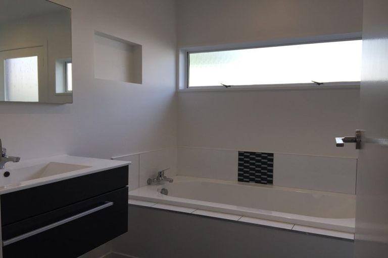 Photo of property in 19a Mantell Street, Seatoun, Wellington, 6022