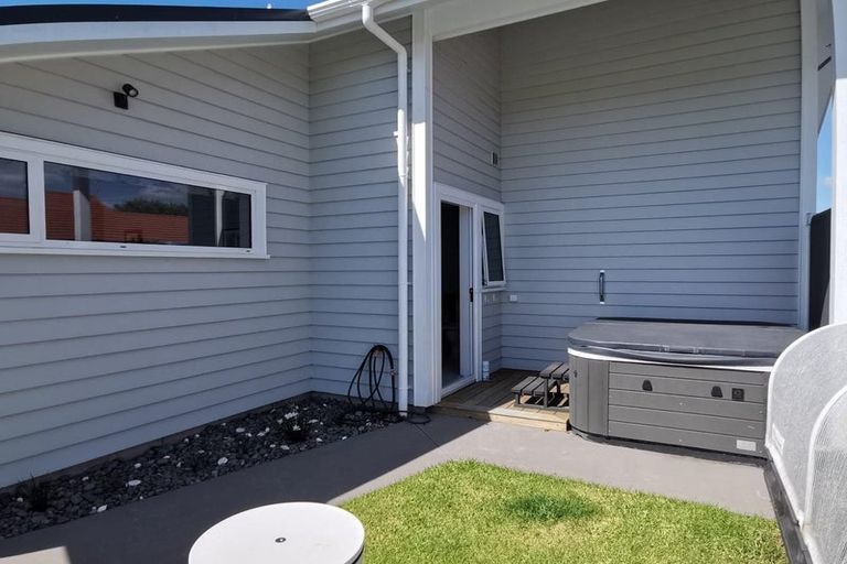 Photo of property in 2 Cayman Court, One Tree Point, 0118