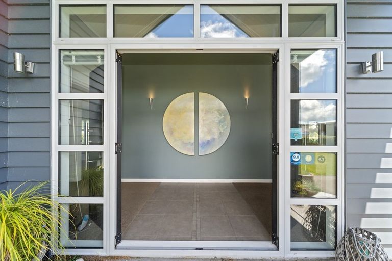 Photo of property in 2 Seagers Close, Kinloch, Taupo, 3377