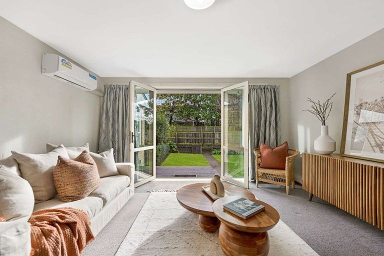 Photo of property in 2/43 Whitmore Street, Edgeware, Christchurch, 8013