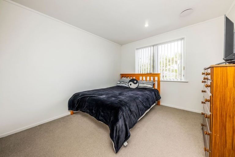 Photo of property in 17 President Avenue, Papakura, 2110