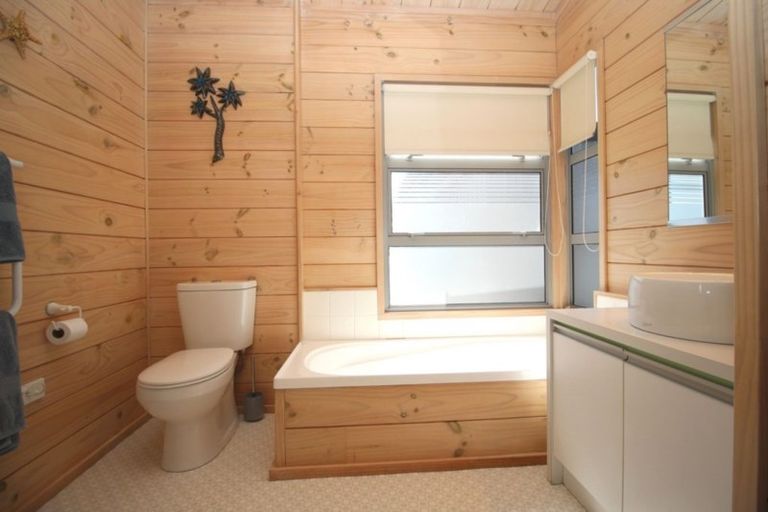 Photo of property in 106 The Tee, Matarangi, Whitianga, 3592