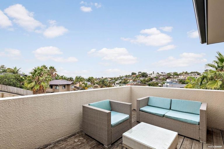 Photo of property in 62b Hogarth Rise, West Harbour, Auckland, 0618