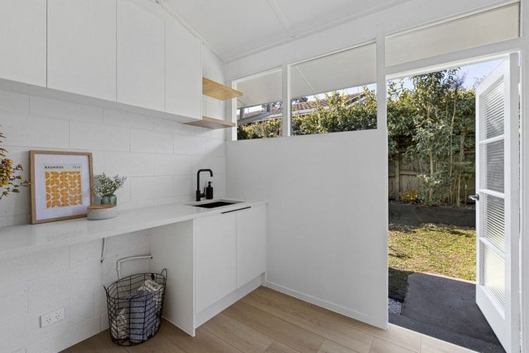 Photo of property in 3/50 Old Lake Road, Narrow Neck, Auckland, 0624