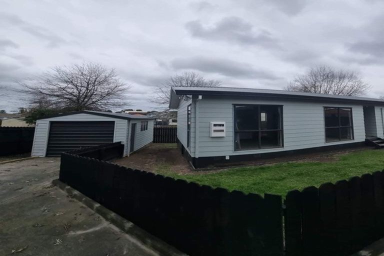 Photo of property in 1/11 Blackgate Place, Weymouth, Auckland, 2103