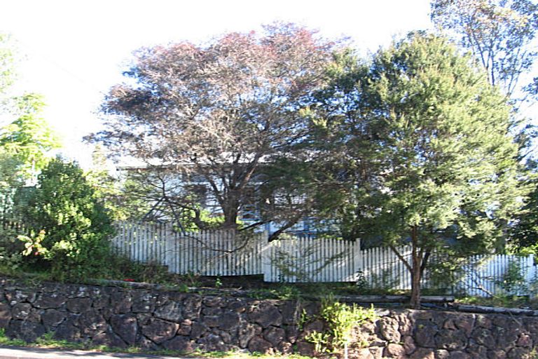 Photo of property in 2/76 Kaurilands Road, Titirangi, Auckland, 0604