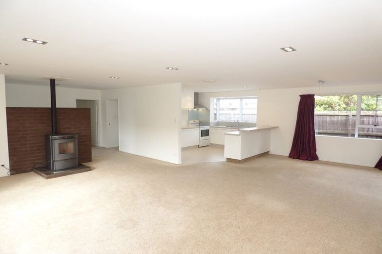 Photo of property in 16 Cricklewood Place, Avonhead, Christchurch, 8042